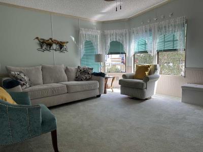 Photo 4 of 17 of home located at 795 County Rd 1 Palm Harbor, FL 34683