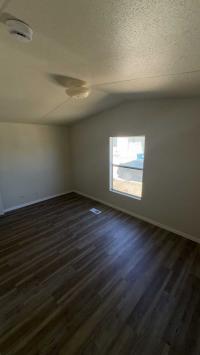 2012 CHAMPION HOME BUILDERS, INC. EXTREME 01XSNX1672A Mobile Home