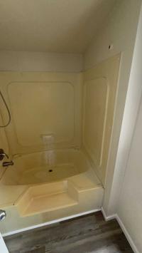 2012 CHAMPION HOME BUILDERS, INC. EXTREME 01XSNX1672A Mobile Home