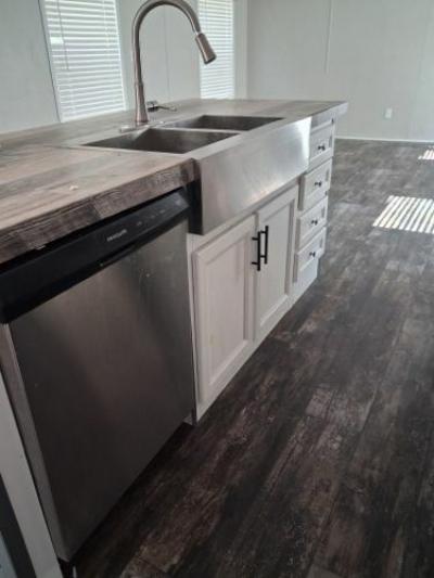 Photo 5 of 15 of home located at 25898 Interstate 30 Frontage Road Bryant, AR 72022