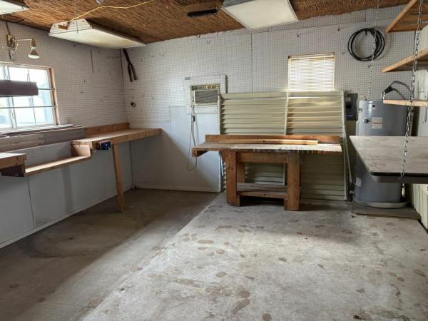 1985 BRECK HOMES CONNER Mobile Home