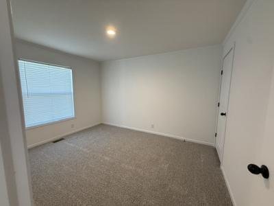 Photo 2 of 12 of home located at 997 Estate Drive Flint, MI 48506