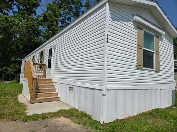 Photo 1 of 2 of home located at 225 Robin Dr Elsmere, KY 41018