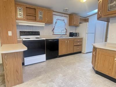 Photo 2 of 17 of home located at 76A Ryefield Drive Old Orchard Beach, ME 04064