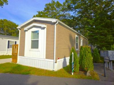 Photo 2 of 6 of home located at 658 Sound Ave, D-3 Calverton, NY 11933