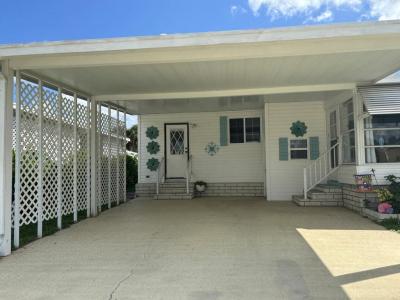 Photo 5 of 15 of home located at 1405 82nd Avenue, Site #27 Vero Beach, FL 32966