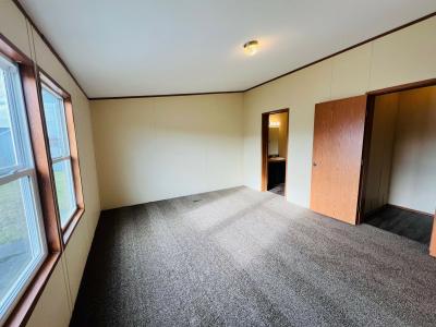 Photo 4 of 7 of home located at 4130 Chelsea Court Jackson, MI 49201