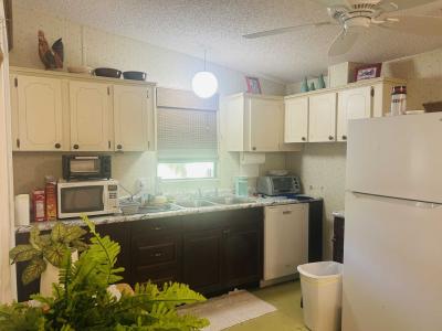 Photo 4 of 8 of home located at 35150 Waters Edge Drive Fruitland Park, FL 34731