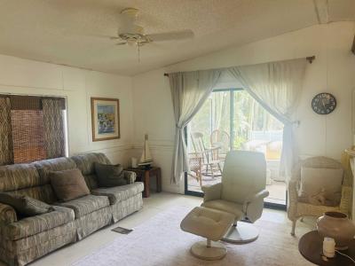 Photo 5 of 8 of home located at 35150 Waters Edge Drive Fruitland Park, FL 34731