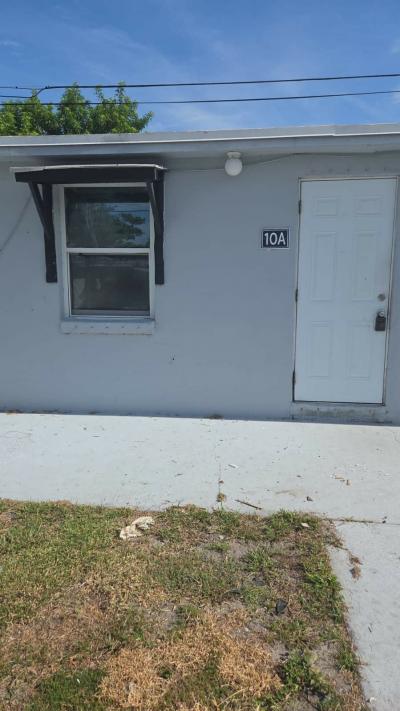 Photo 2 of 7 of home located at 10A Pine Ridge Drive Riviera Beach, FL 33404