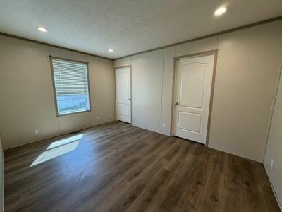 Photo 5 of 9 of home located at 2525 County Line Rd., #353 Des Moines, IA 50321