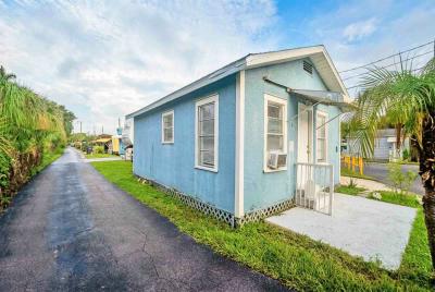 Photo 2 of 8 of home located at 3608 14th St. W. Apt #5 Bradenton, FL 34205