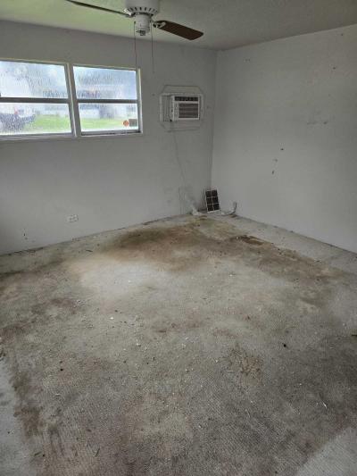 Photo 3 of 9 of home located at 6910 Alafia Dr. Riverview, FL 33578