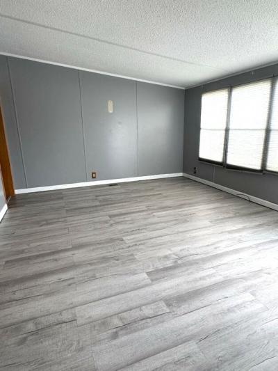 Photo 2 of 11 of home located at 26374 Dakota Lane Flat Rock, MI 48134