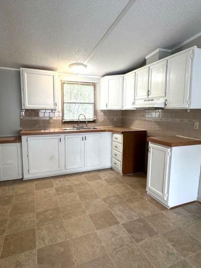 Photo 3 of 11 of home located at 26374 Dakota Lane Flat Rock, MI 48134