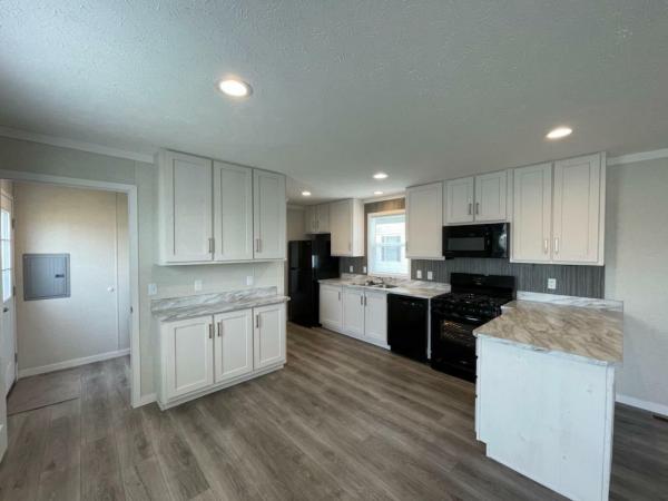 2023 Clayton 95PLH16663B Mobile Home