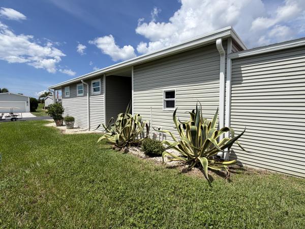 2019 Champion FL26100PHA102777A/B Mobile Home