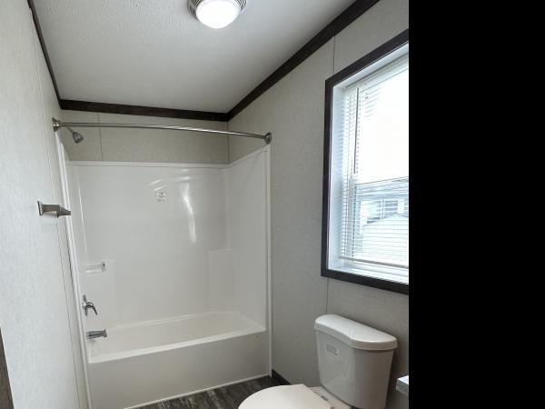 2022 Clayton 95PLH28523A Mobile Home