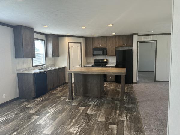 2022 Clayton 95PLH28523A Mobile Home