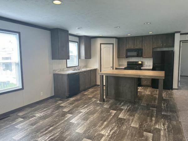 2022 Clayton 95PLH28523A Mobile Home