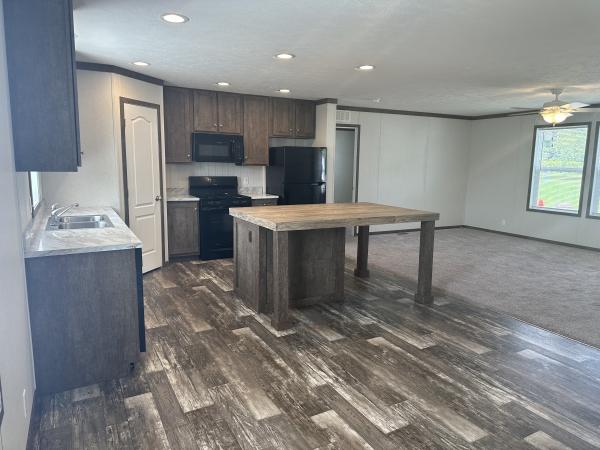 2022 Clayton 95PLH28523A Mobile Home