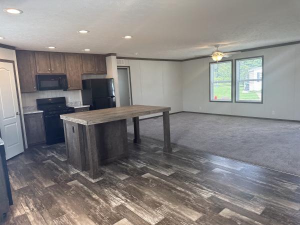 2022 Clayton 95PLH28523A Mobile Home