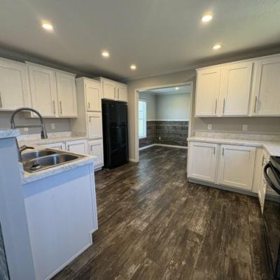 Photo 4 of 28 of home located at 2319 Greensburg Rd #5 Campbellsville, KY 42718