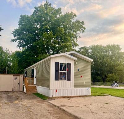 Photo 3 of 10 of home located at 1625 B St. Lot 50 Anderson, IN 46016
