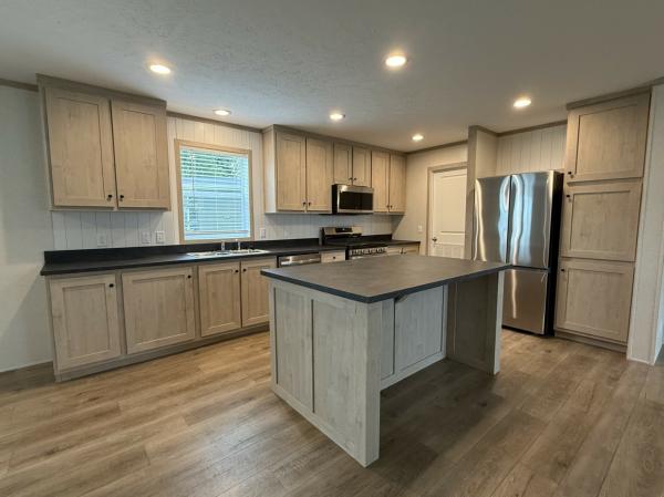 2027 clayton Mobile Home For Sale