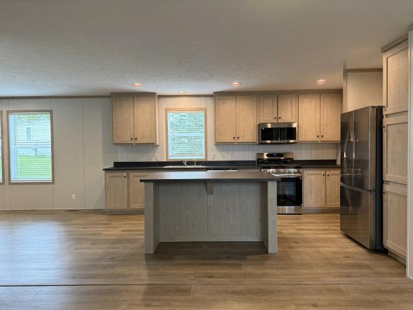 2027 clayton 95CCS24563DH26S Mobile Home