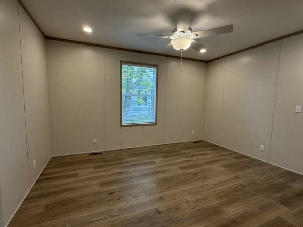 2027 clayton 95CCS24563DH26S Mobile Home