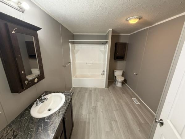 2018 Champion RA2860205 Mobile Home