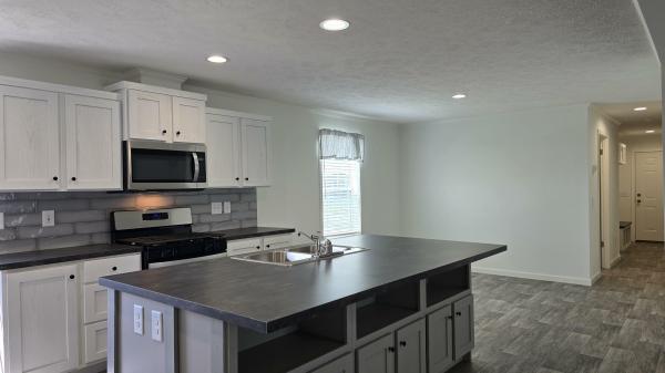 2026 Colony 204 550BP28563A  Home