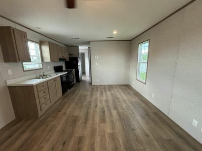 Photo 2 of 10 of home located at 28 North Lakeside Lake Placid, FL 33852