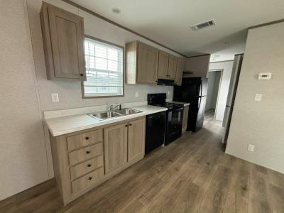 Photo 3 of 10 of home located at 28 North Lakeside Lake Placid, FL 33852