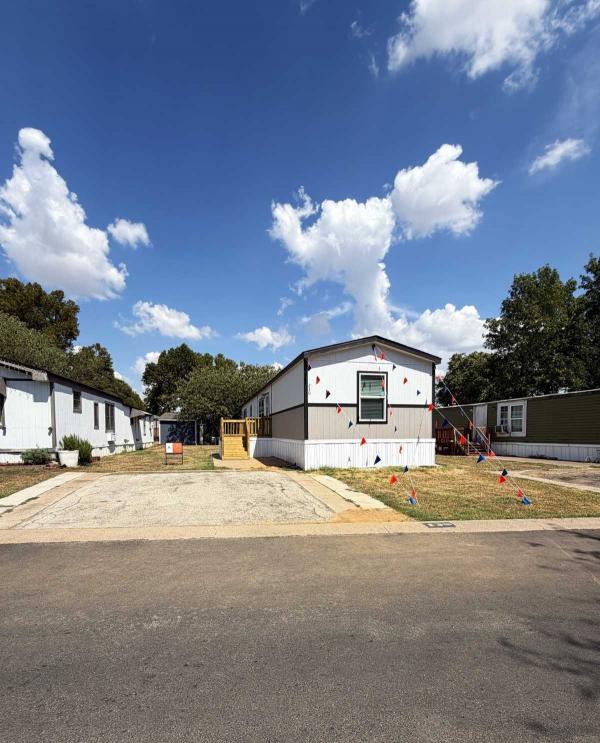 Photo 1 of 2 of home located at 2850 S. Beltline Rd., #230 Dallas, TX 75253