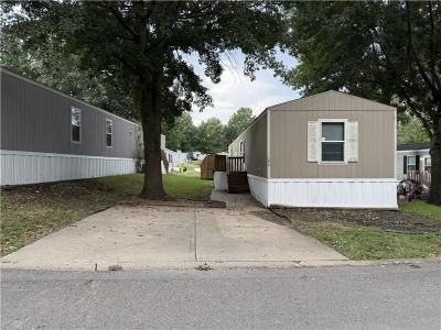 Mobile Home at 186 Sue Ellen Ave Belton, MO 64012