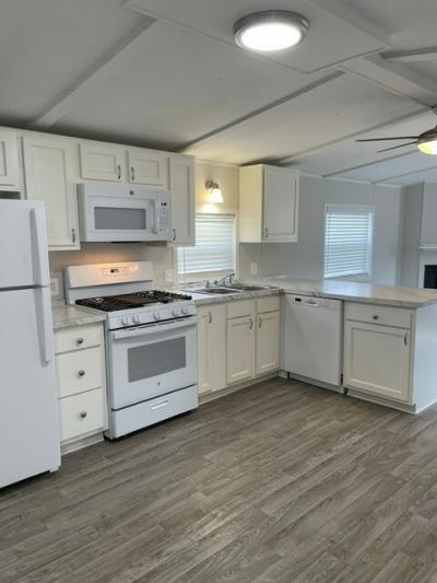 Photo 4 of 12 of home located at 22046 Pillette Pl. #379 Romulus, MI 48174