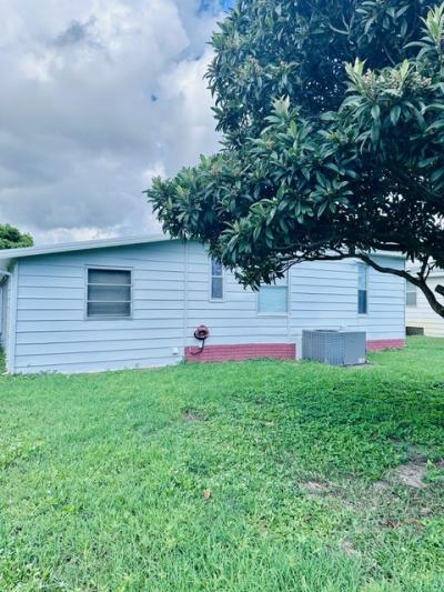Photo 2 of 28 of home located at 420 Arrowwood Street West Melbourne, FL 32904