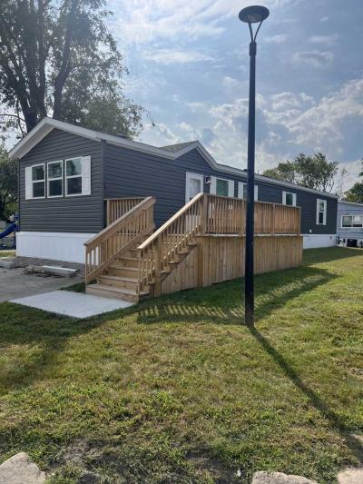 Photo 2 of 10 of home located at 95 Candlelight Dr Sauk Village, IL 60411