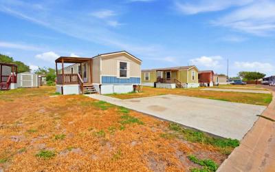 Mobile Home at 3322 Interstate Highway 69 Access Rd #118A Corpus Christi, TX 78380