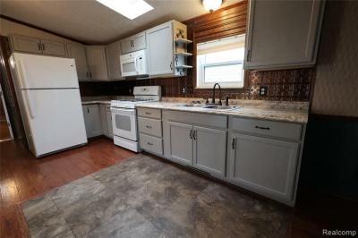 Photo 3 of 5 of home located at 42 Brentwood Dr White Lake, MI 48386