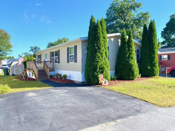 2011 Homette Corp. Mobile Home For Sale