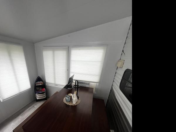 2010 Keystone Residence 402BH Mobile Home