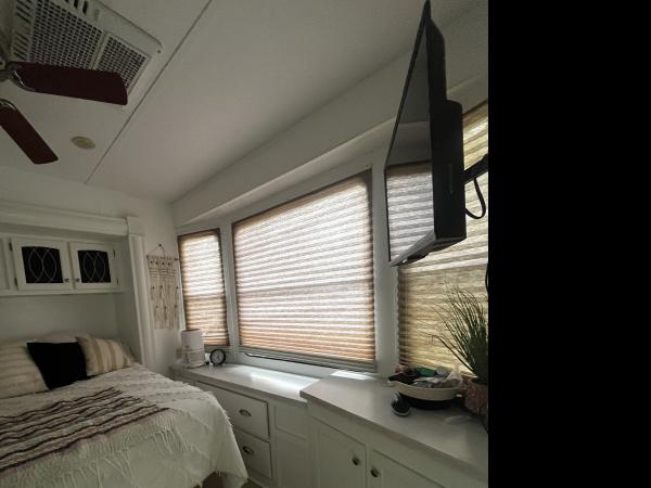2010 Keystone Residence 402BH Mobile Home