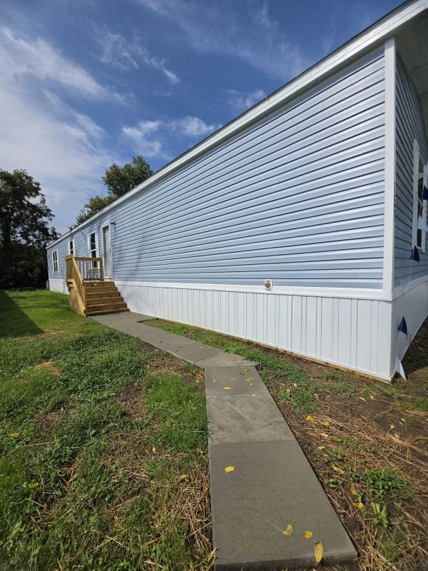 Photo 1 of 2 of home located at 152 Maplewood Ln. London, Ohio 43140 London, OH 43140
