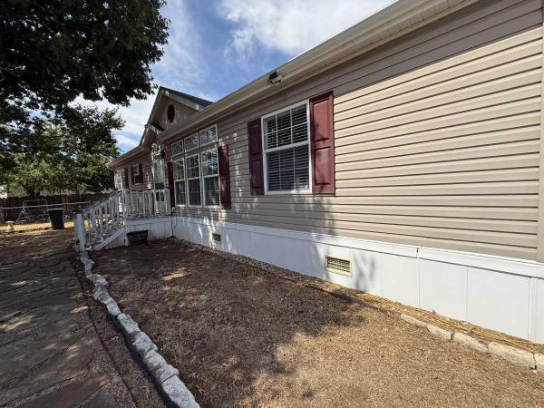 2004 CMH Manufactoring INC Mobile Home For Sale
