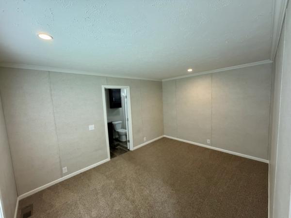 2025 Skyline 33CUSTOM HUD 6616 Mobile Home