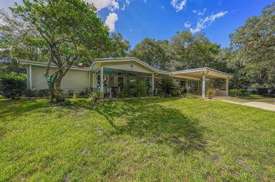 Photo 2 of 33 of home located at 500 Cinnamon Cr. Deland, FL 32724