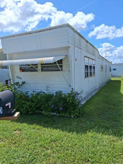 Photo 3 of 7 of home located at 37914 Bentley Dr. #74 Zephyrhills, FL 33542